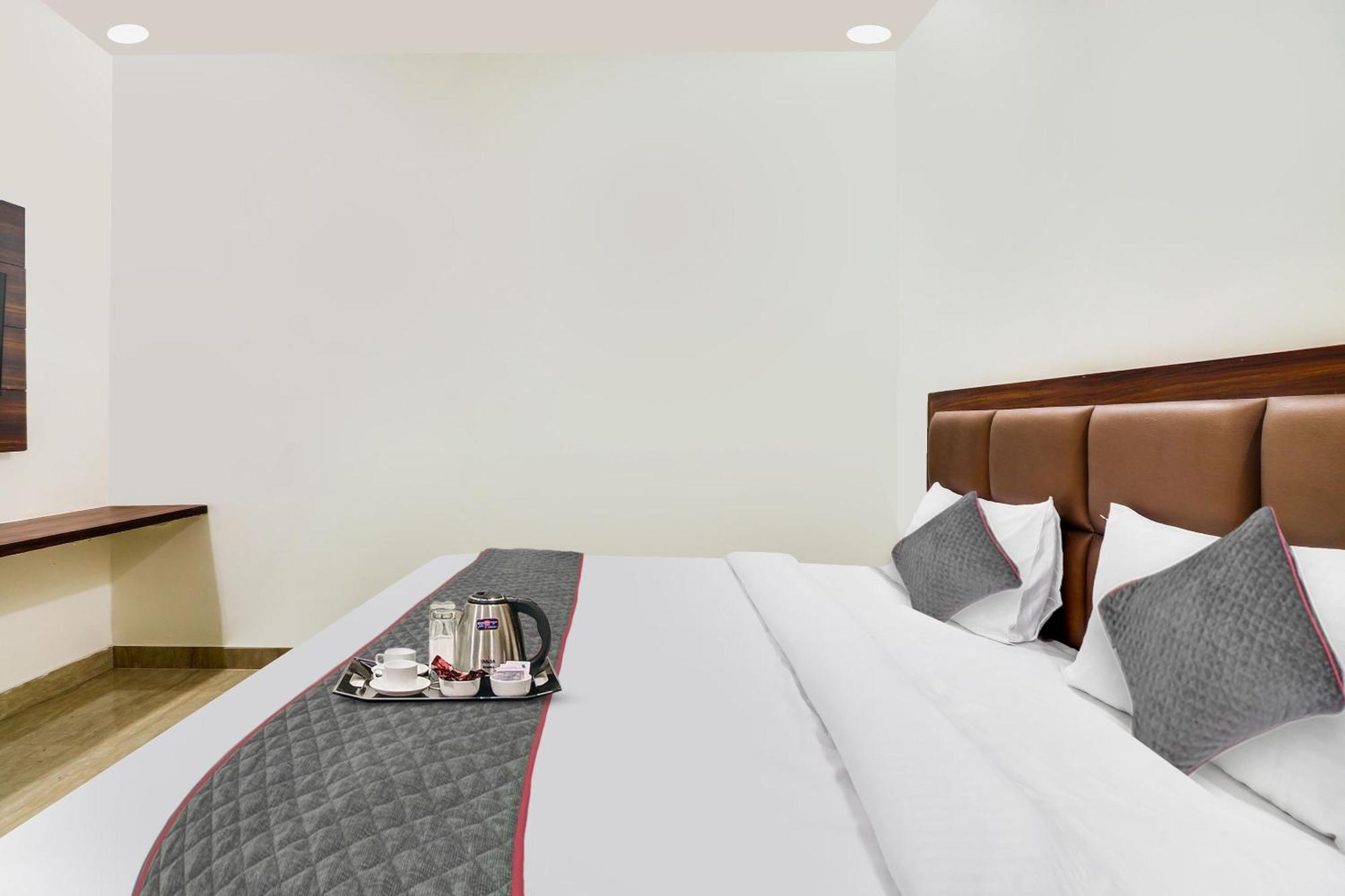Hotel O Golden Grand Agra  Kültér fotó